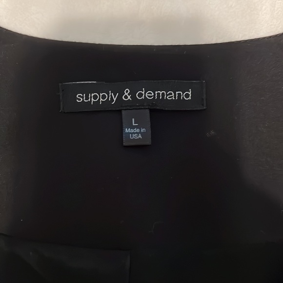 Supply and Demand simple black blazer - Picture 2 of 2